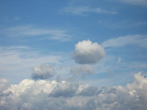 西に向かう雲.jpg