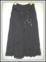 黒スカート.jpg