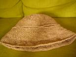 ヘレンカミンスキーに程遠いラフィア風の帽子 畳んだところ