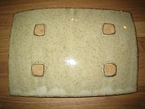 アートクラフトフェアで買った四角いお皿(裏)