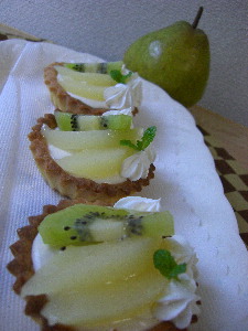 洋梨のチーズケーキタルト　小