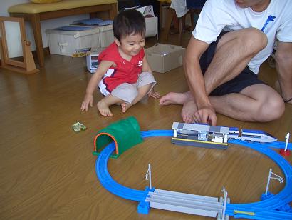 H18.9.3　プラレールデビュー(＾щ＾)♪　(２)