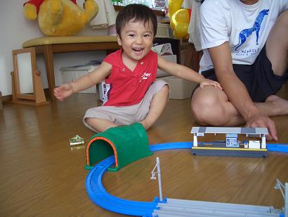 H18.9.3　プラレールデビュー(＾щ＾)♪　(４)