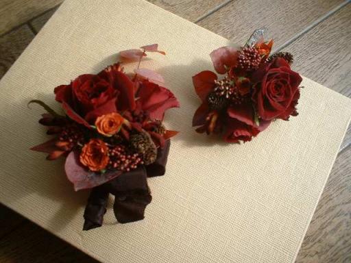 秋色のコサージュ
