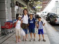 030826　06:25　羽田空港にて　