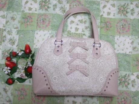 ピンクレースのバッグ