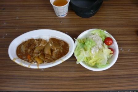 カレーとサラダ