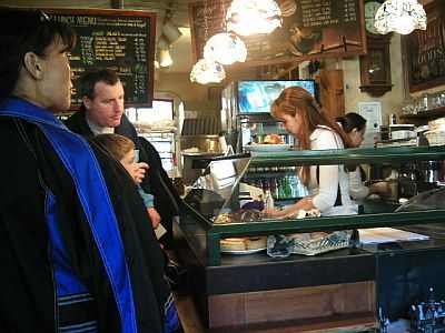 ハニードーナッツカフェ店内