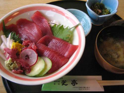 種差海岸前　芝亭（マグロ丼）　☆　
