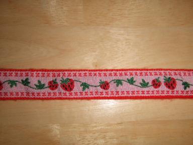 苺のネックストラップ