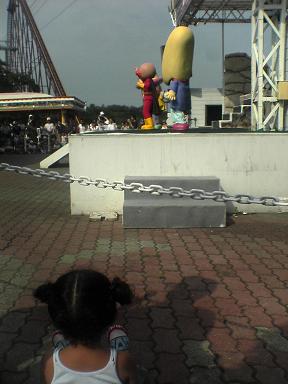 アンパンマンショーみてます。