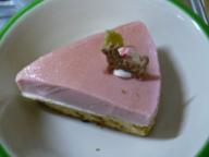 イチゴのレアチーズケーキ