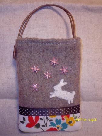 うさぎの携帯ケース