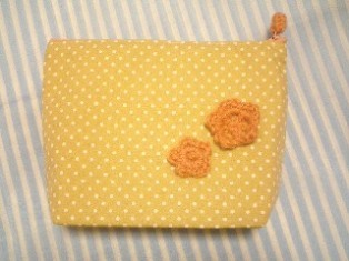 毛糸のお花ポーチ