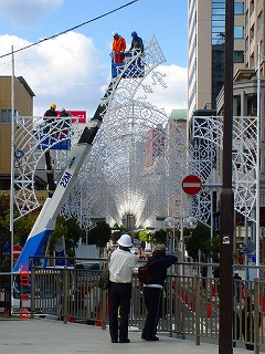 ルミナリエ準備中２