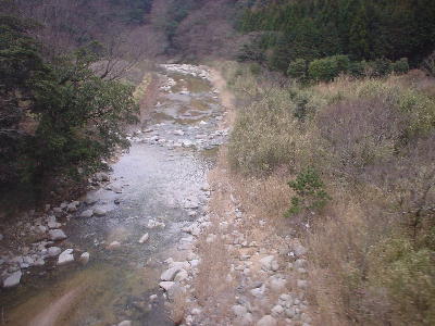 山深き……