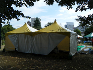 楽屋テント裏