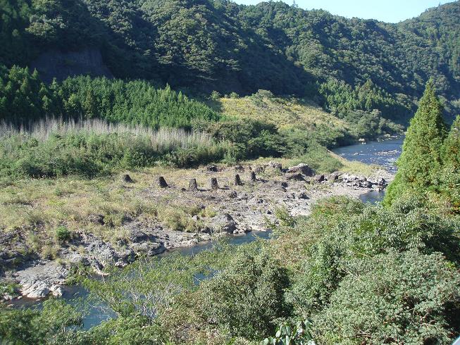 国道４２４号日高川町滝頭付近にある変な岩