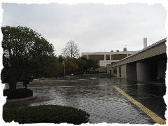 雨の美術館