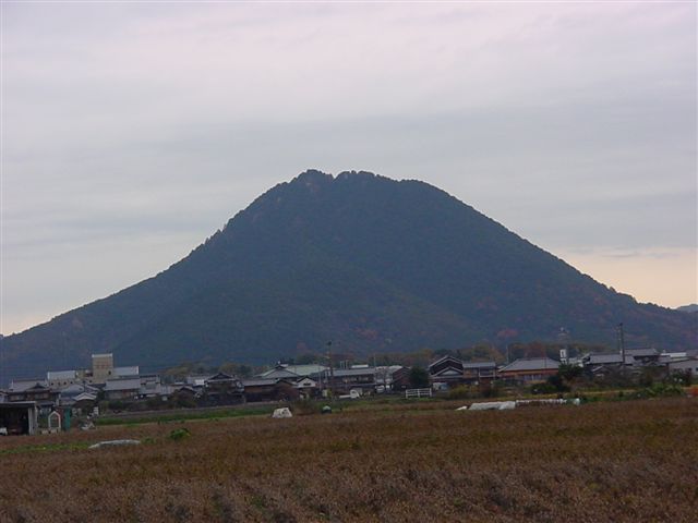 三上山.JPG