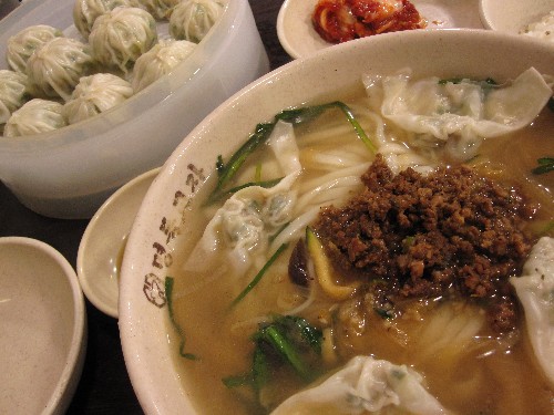 明洞餃子のカルグクス。