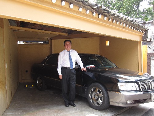 予約したリムジン＆運転手さんの朴さん。