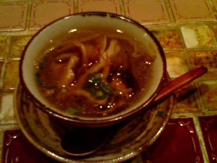 110301_2-04_アンお通し（キノコとモヤシのスープ）