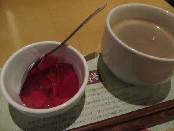 120105_2-08_柿安三尺三寸箸_こんにゃくゼリーとコーヒー.jpg