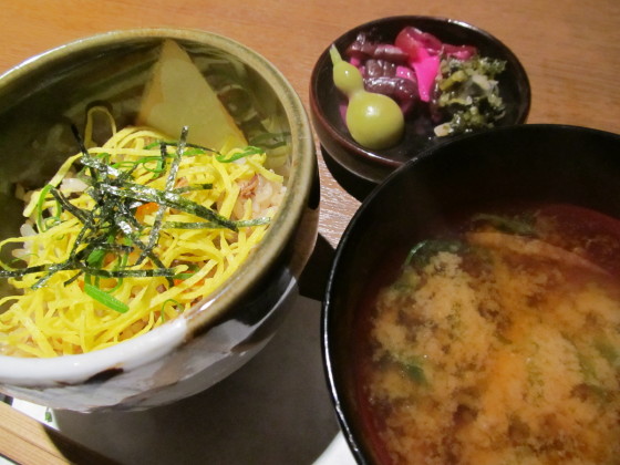 111207_1-05_銀座若旦那龍馬邸_かつを飯＆アオサ海苔の味噌汁.jpg