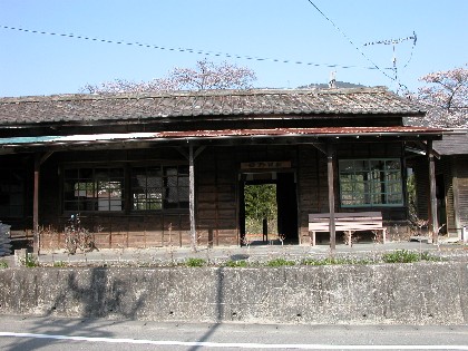 田野口駅舎
