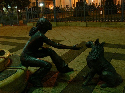 ドナウ川沿いの散歩道の像