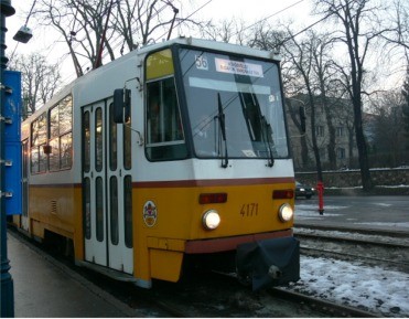 ブダペストで宿泊したホテルの近くを走っている電車
