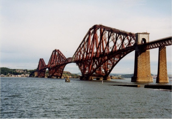 スコットランドの１００年以上前の鉄橋