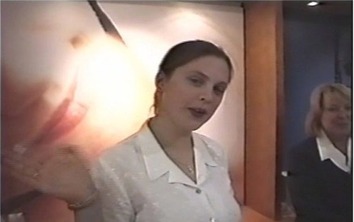 ウエッジウッドの女性