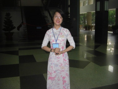 アオザイ服の統一会堂の案内嬢