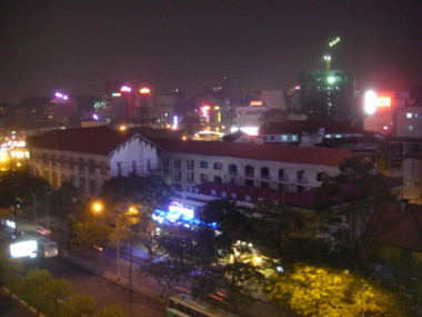 ホーチミンのホテルの部屋の外バルコニーからの写真２