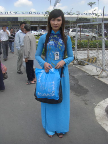 ホーチミンのタンソンニャット空港で３