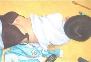 どぉ~ん! ありゃりゃぁぁぁ~坊やのお尻かよ!