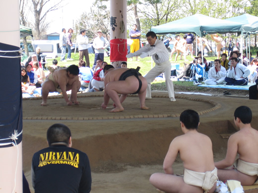 はっけよぉい、のこった♪のこった♪