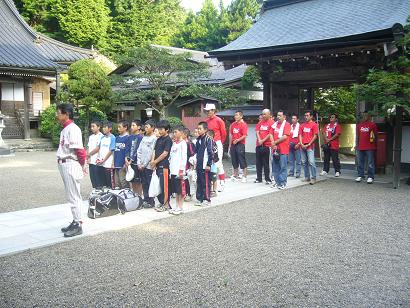 高野山大会　宿坊を出発