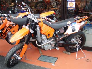 後はFホイール＆消音バッフルのKTM610SMR