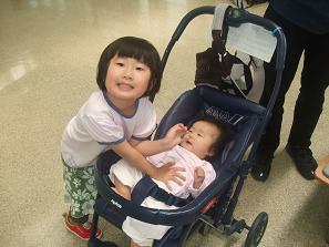 飛行機乗るよー