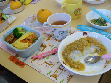 大人は給食・子供はお弁当