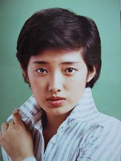 Amazon.co.jp: 山口百恵 マルベル堂プロマイド写真2枚
