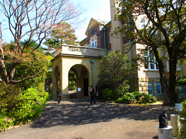 鳩山会館