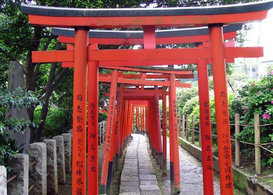 根津神社鳥居.jpg