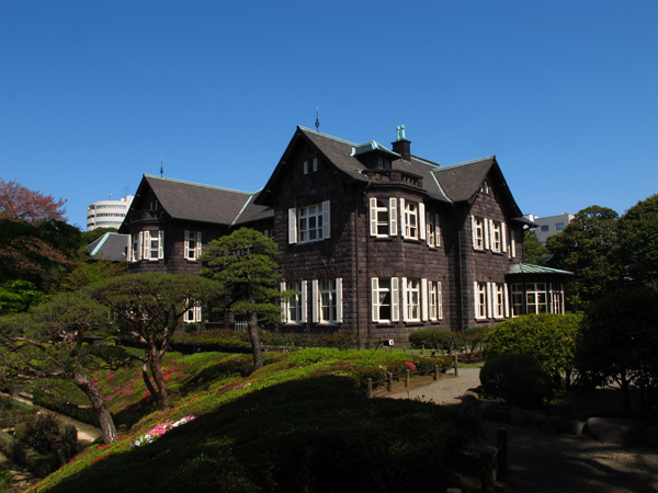 洋館と青空☆旧古河庭園