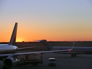 空港の夕陽.jpg