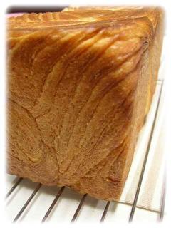 デニッシュ食パン側面.jpg
