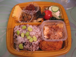 五穀米弁当＋枝豆＋厚揚げおかか